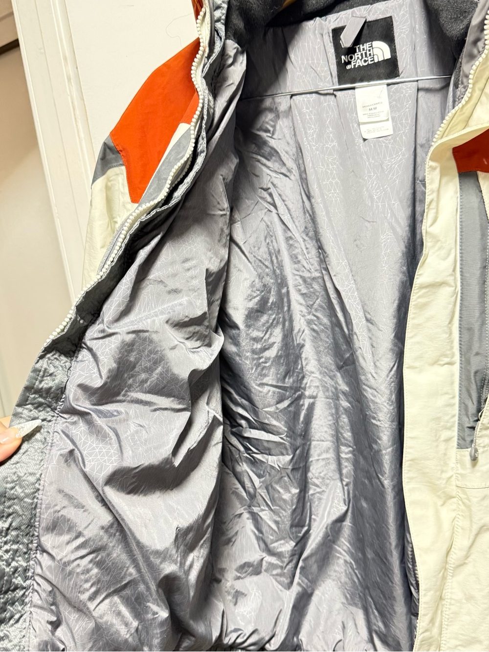 This is a The North Face Hyvent 3-in-1 insulated snow jacket in a white, orange - Picture 7 of 16